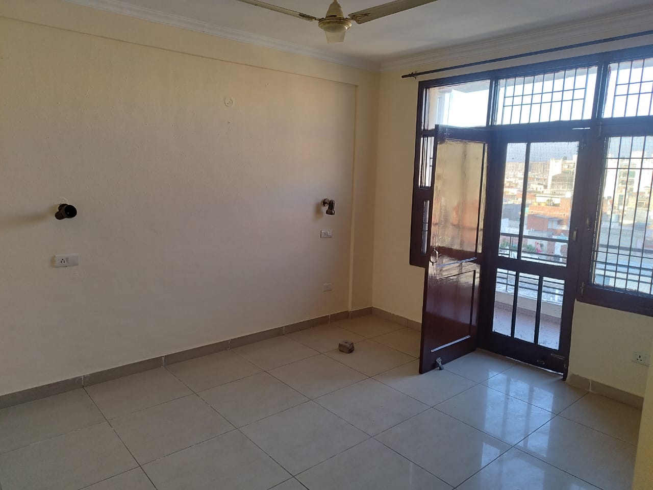 For Rent 3bhk In Rail Vihar Vip Road Zirakpur.